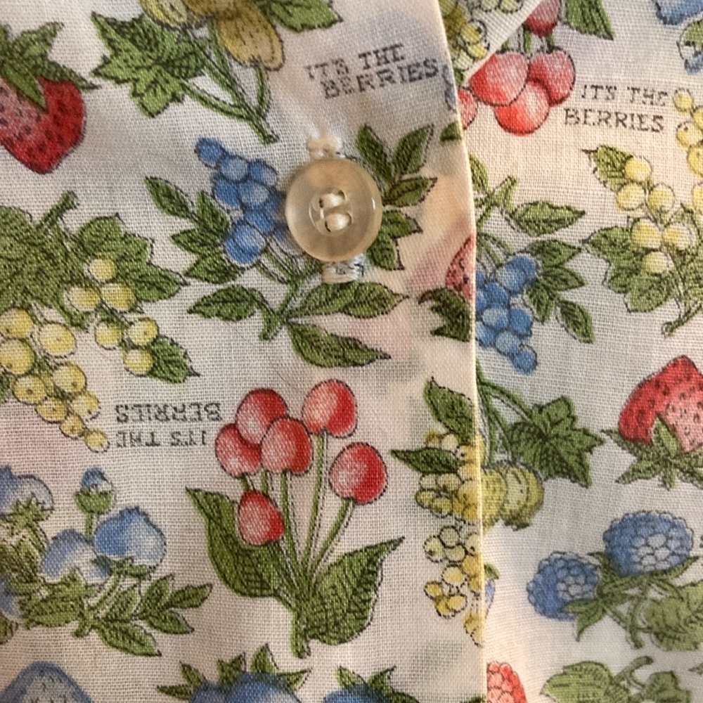 Cream Sleeveless Blouse with Peter Pan Collar fruit print vintage - Picture 3 of 8